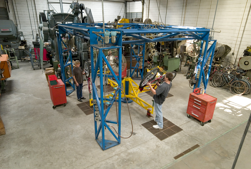 CUBE BICYCLE ASSEMBLY LINE_001