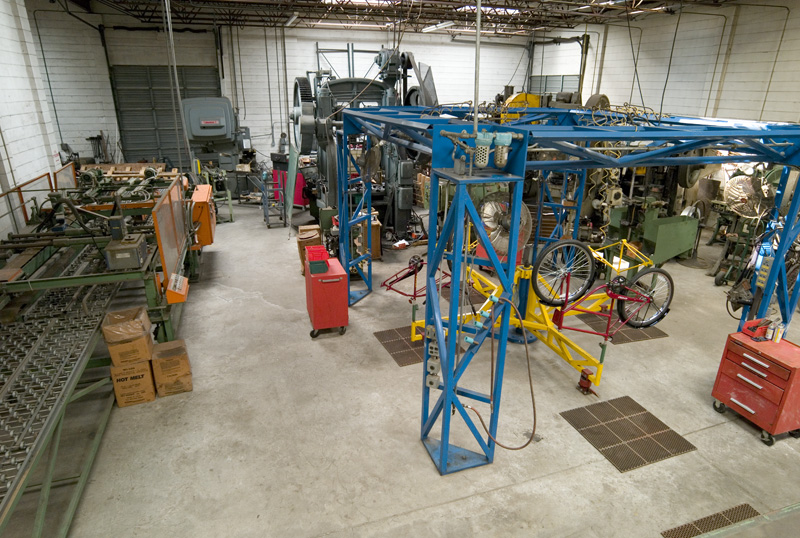 CUBE BICYCLE ASSEMBLY LINE_003